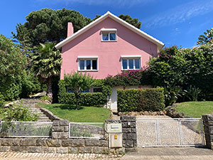 The Pink House, Estoril
