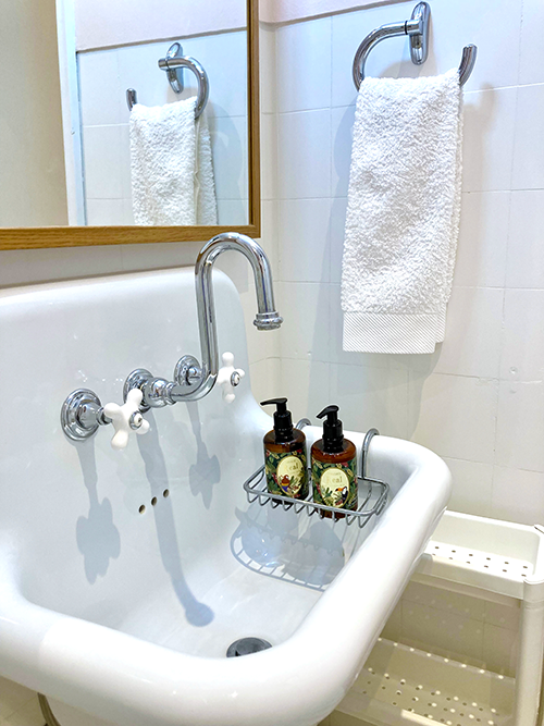 Welcome to The Pink House, Estoril